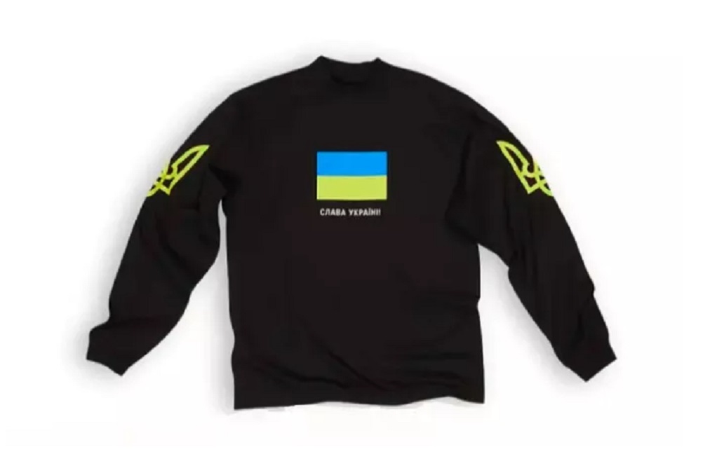 Balenciaga: Σχεδίασε T-shirt για να συγκεντρώσει πόρους για την ανοικοδόμηση της Ουκρανίας
