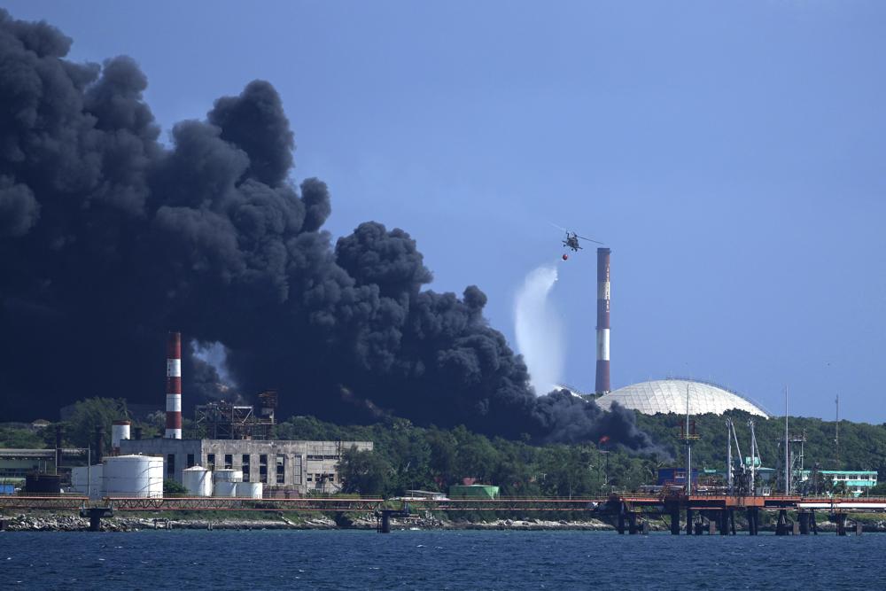 Κούβα: Μαίνεται εκτός ελέγχου η πυρκαγιά σε πετρελαϊκές εγκαταστάσεις