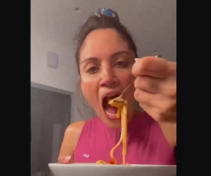 Mαίρη Συνατσάκη: Έφτιαξε την πιο viral Tik Tok συνταγή (vid)