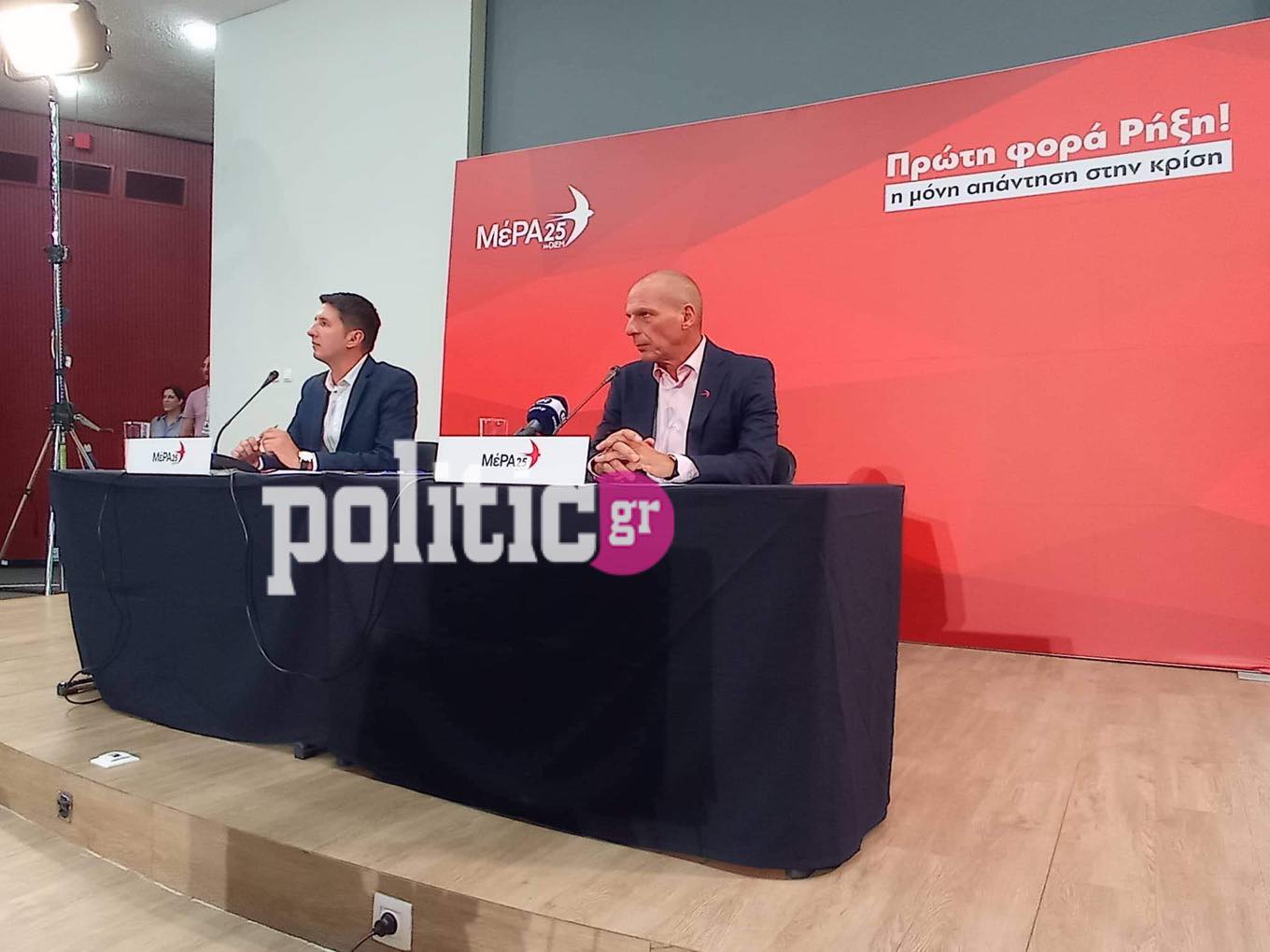 Βαρουφάκης στο Politic: «Απάτη του κοινού ποινικού δικαίου οι επιδοτήσεις στο ρεύμα – Να βγει ο πρωθυπουργός και να με καταγγείλει για δυσφήμιση» (vid)