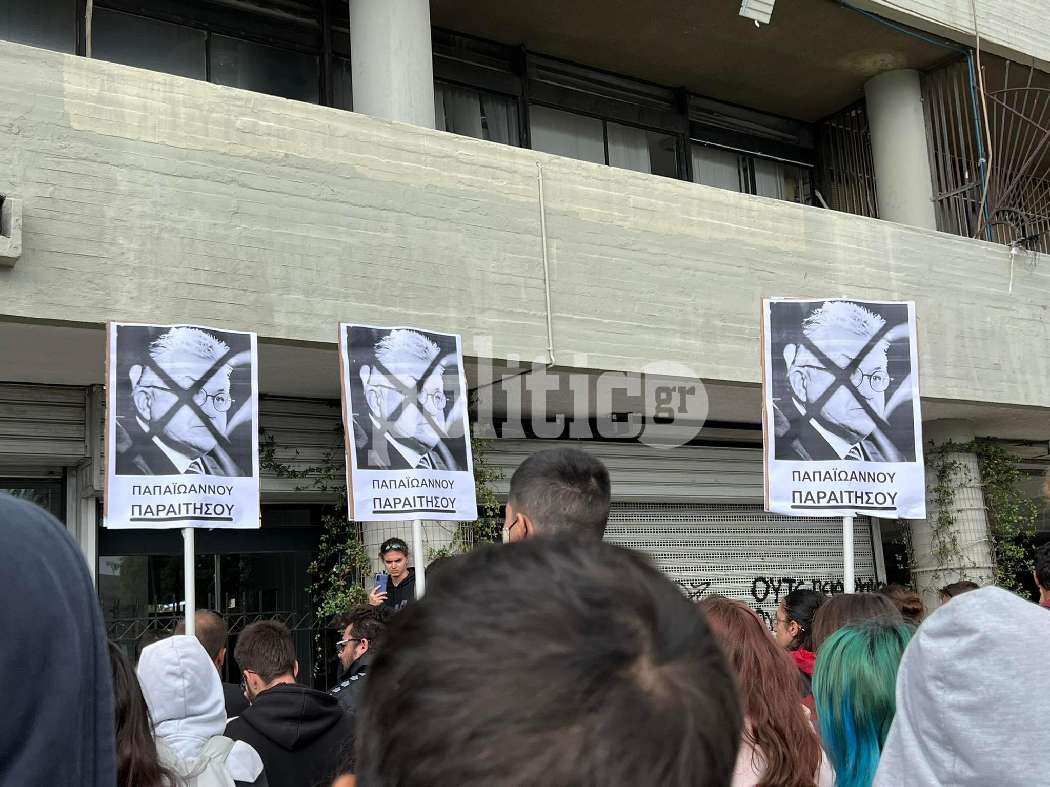 ΑΠΘ: Νέα διαμαρτυρία φοιτητών κατά της πανεπιστημιακής αστυνομίας – «Εξωπραγματικές οι εικόνες που βλέπουμε τον τελευταίο καιρό» (pics & vid)