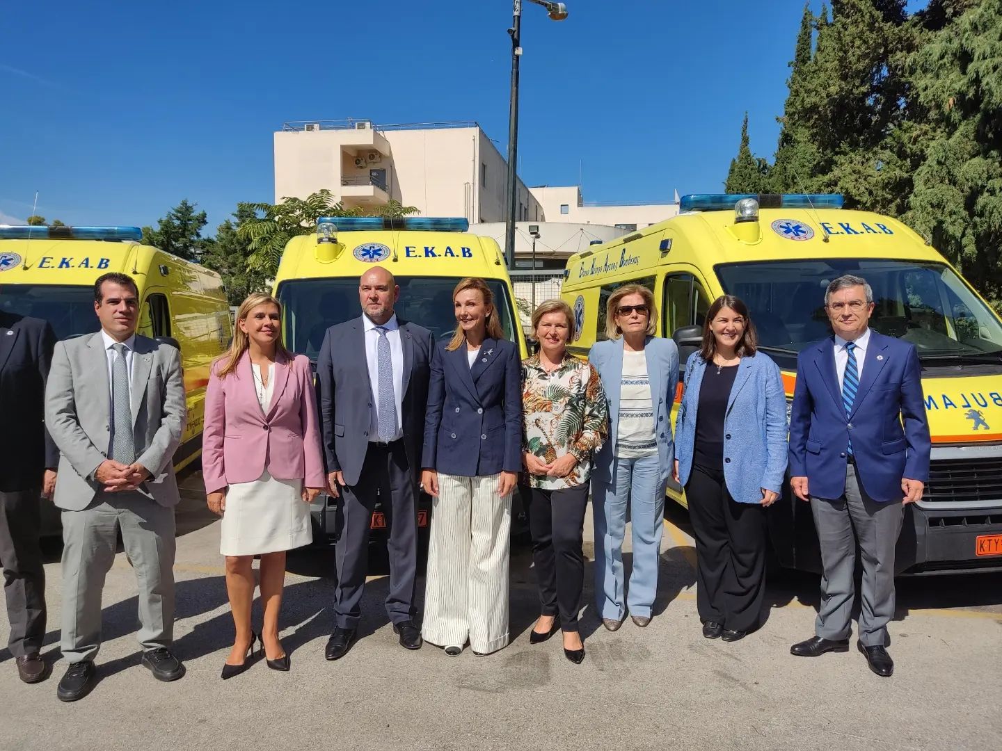 Δωρεά 20 εξοπλισμένων ασθενοφόρων στο ΕΚΑΒ από την Ένωση Ελλήνων Εφοπλιστών (pics)