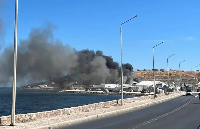 Μυτιλήνη: Πυρκαγιά στο ΚΥΤ του Καρά Τεπέ κατέστρεψε ολοσχερώς δύο οικισμούς