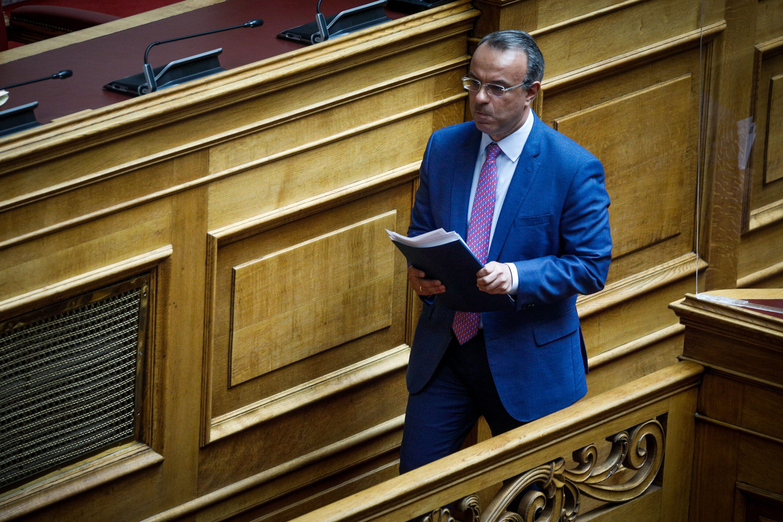 Σταϊκούρας: Έκτακτος φόρος πάνω από 350 εκατ. ευρώ στους παραγωγούς ηλεκτρικής ενέργειας