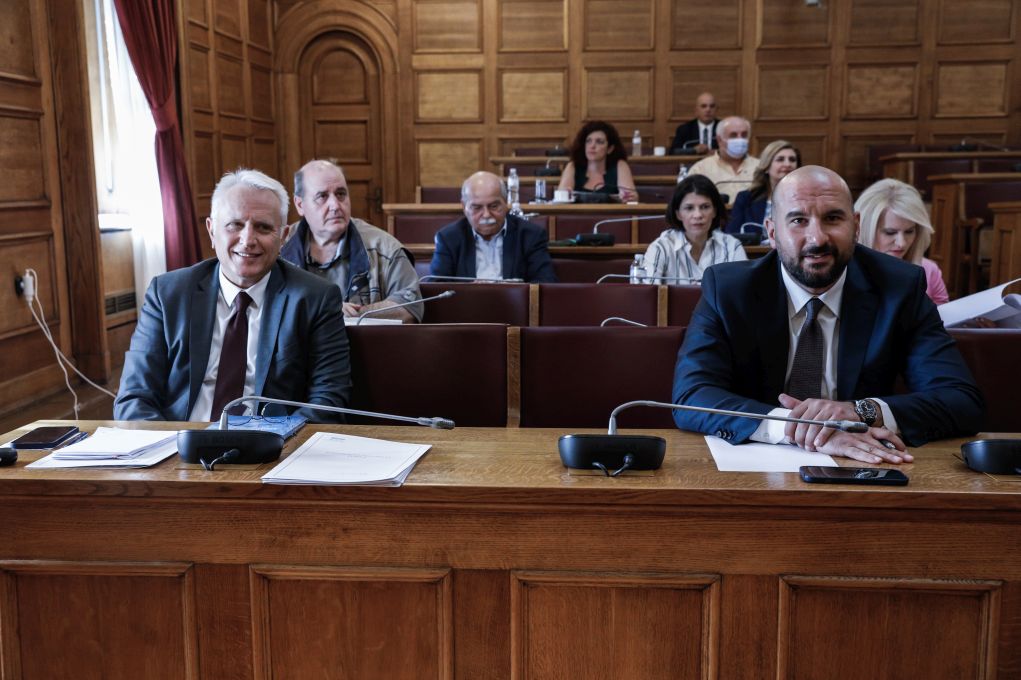 Αποχώρησαν ΣΥΡΙΖΑ και ΠΑΣΟΚ από την Εξεταστική για τις παρακολουθήσεις