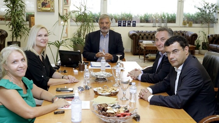 Αποκατάσταση του παραδοσιακού λιθόστρωτου στο λιμάνι της Ύδρας με χρηματοδότηση της Περιφέρειας