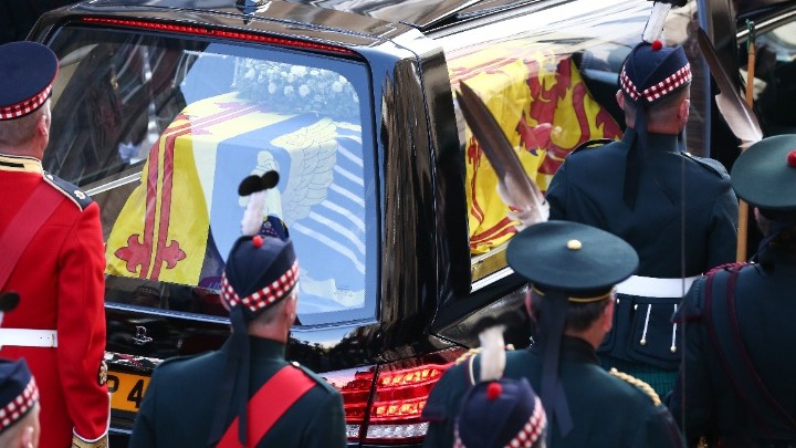 Βρετανία: Στο Λονδίνο μεταφέρεται η σορός της βασίλισσας Ελισάβετ