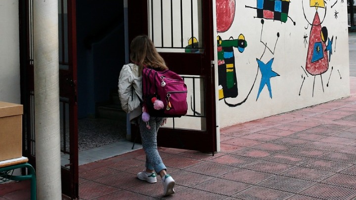 Aύριο το «πρώτο κουδούνι» της χρονιάς –   Tα μέτρα κατά της Covid-19