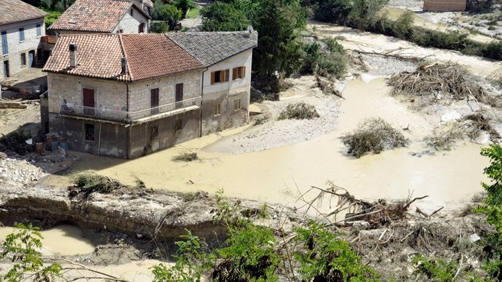 Ιταλία: Νεκρός εντοπίσθηκε ένας από τους τρεις αγνοούμενους στην περιφέρεια Μάρκε