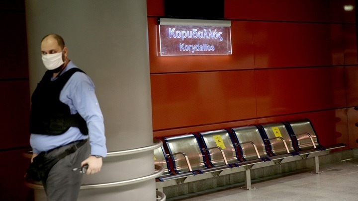 Αττική: Λήστεψαν 16χρονη έξω από το μετρό Αγίας Μαρίνας