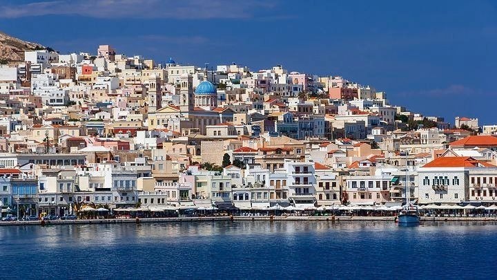 Σύρος: Η Telegraph μας αποκαλύπτει τα «μυστικά» της Ερμούπολης