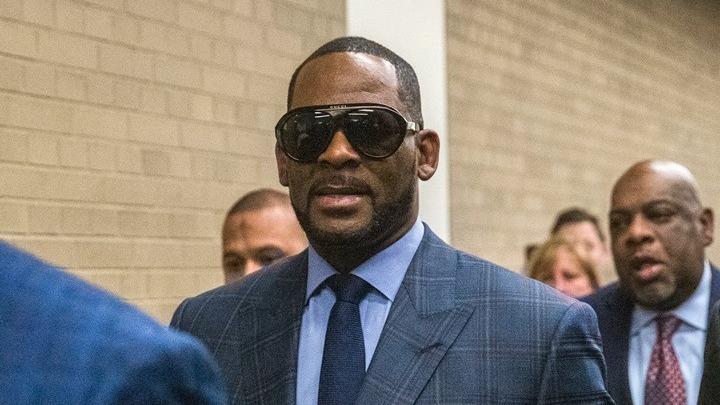 R. Kelly: Νέα καταδίκη του τραγουδιστή για σεξουαλική κακοποίηση ανηλίκων