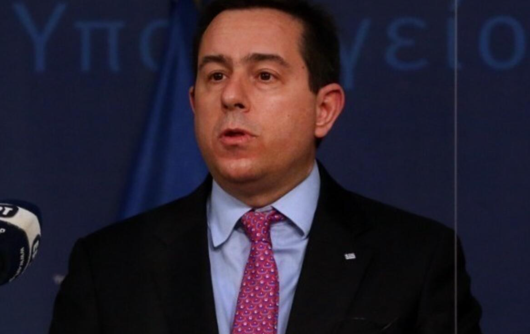 Επιστολή Μηταράκη: Να επέμβει η Κομισιόν για τη μετεγκατάσταση των 400 μεταναστών από το ναυάγιο στην Κρήτη
