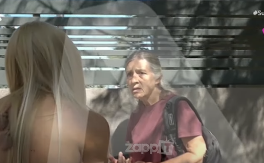 Η μητέρα του Μπάμπη Αναγνωστόπουλου απαρνήθηκε την ταυτότητά της – Δείτε βίντεο
