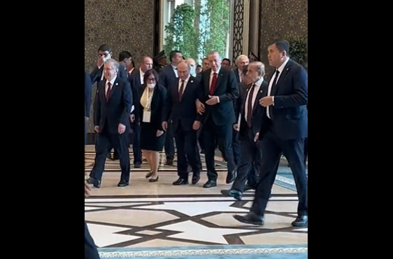Πούτιν – Ερντογάν: Αγκαζέ στη Σύνοδο της Σαγκάης (vid)