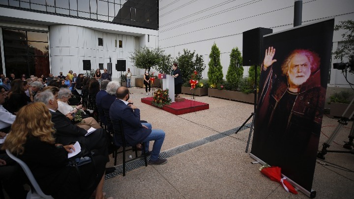 Σε κλίμα συγκίνησης η τελετή αποχαιρετισμού στον Κώστα Καζάκο