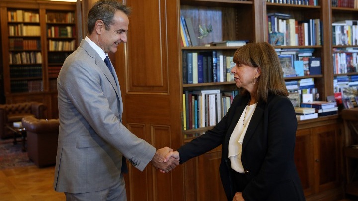 Συνάντηση Μητσοτάκη – Σακελλαροπούλου: «Την επόμενη εβδομάδα οι παρεμβάσεις για φυσικό αέριο και πετρέλαιο θέρμανσης»