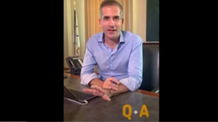 Το Q & A του Κώστα Μπακογιάννη στο Instagram – Απάντησε μέχρι και για τα… ντολμαδάκια