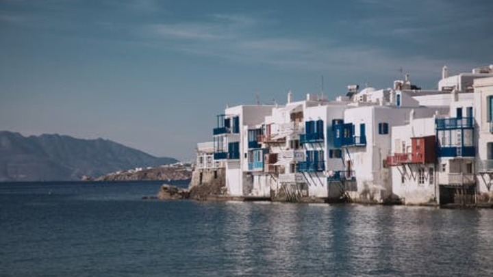 Εισαγγελική έρευνα με εντολή Ντογιάκου για τις οικοδομικές αυθαιρεσίες στη Μύκονο