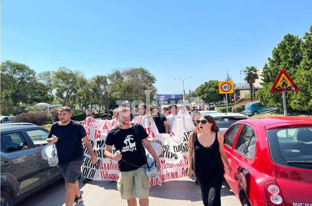 Πορεία φοιτητών στο ΑΠΘ κατά της παρουσίας της ΕΛΑΣ στο campus (pics & vid)