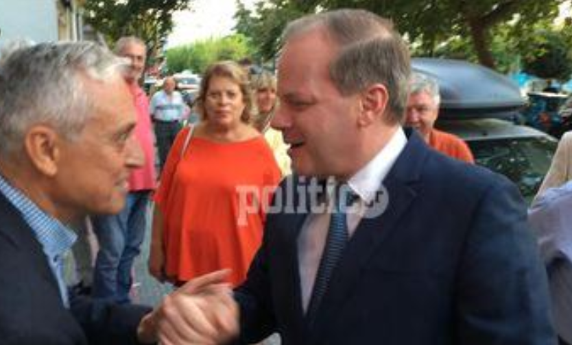 Έφτασε στους Αμπελόκηπους ο υπουργός Υποδομών και Μεταφορών K. Καραμανλής (vid)
