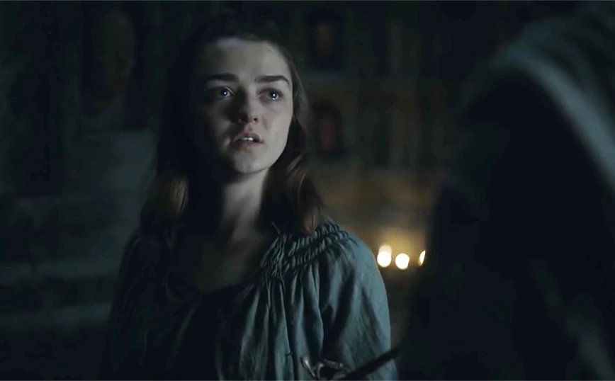 Ξέσπασε σε δάκρυα η «Άρια Σταρκ» του Game of Thrones: Ο πατέρας μου με κακοποιούσε από τα 8 μου (vid)