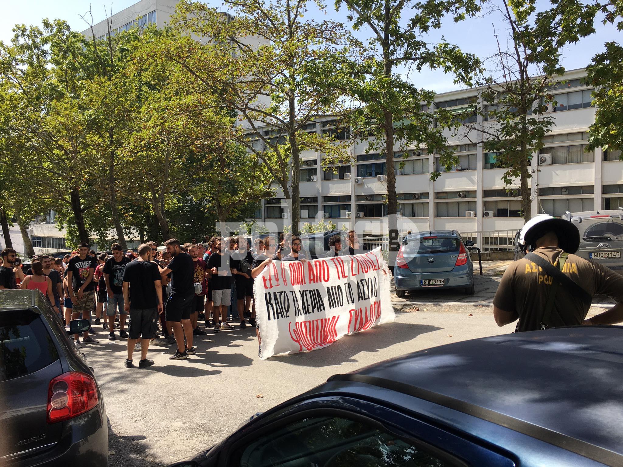 ΑΠΘ: Φοιτητές καταγγέλουν απρόκλητη επίθεση από τα ΜΑΤ (pic & vids)