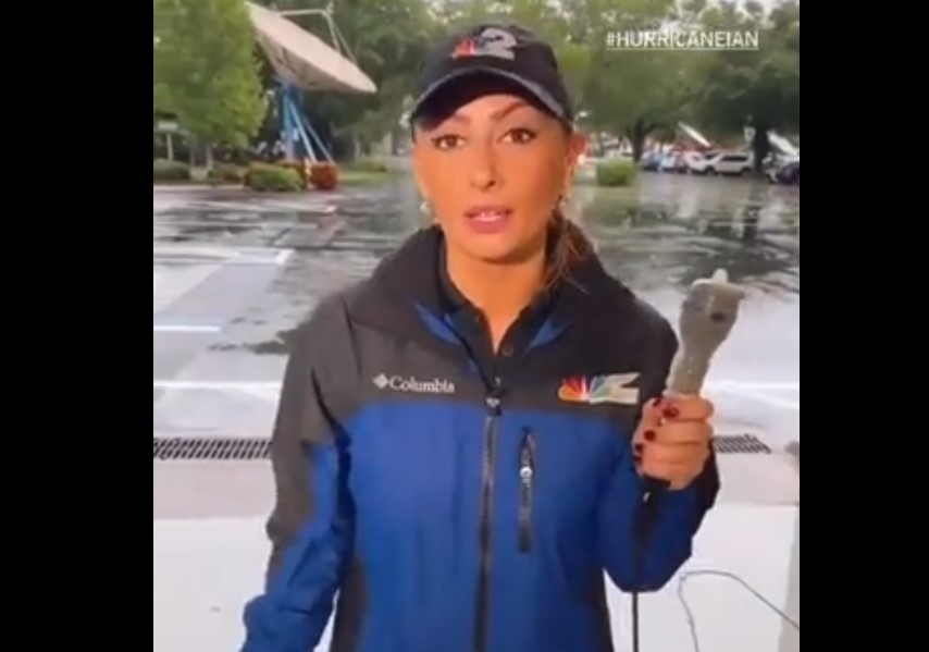 Κυκλώνας Ίαν: Ρεπόρτερ στη Φλόριντα κάλυψε το μικρόφωνο με… προφυλακτικό (vid)