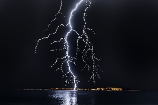 Τοπικές βροχές και καταιγίδες αύριο – Πότε και πού θα ανοίξουν οι ουρανοί