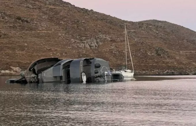 Κύθνος: Ημιβυθισμένη η διάσημη θαλαμηγός «007» του James Bond (vids & pics)