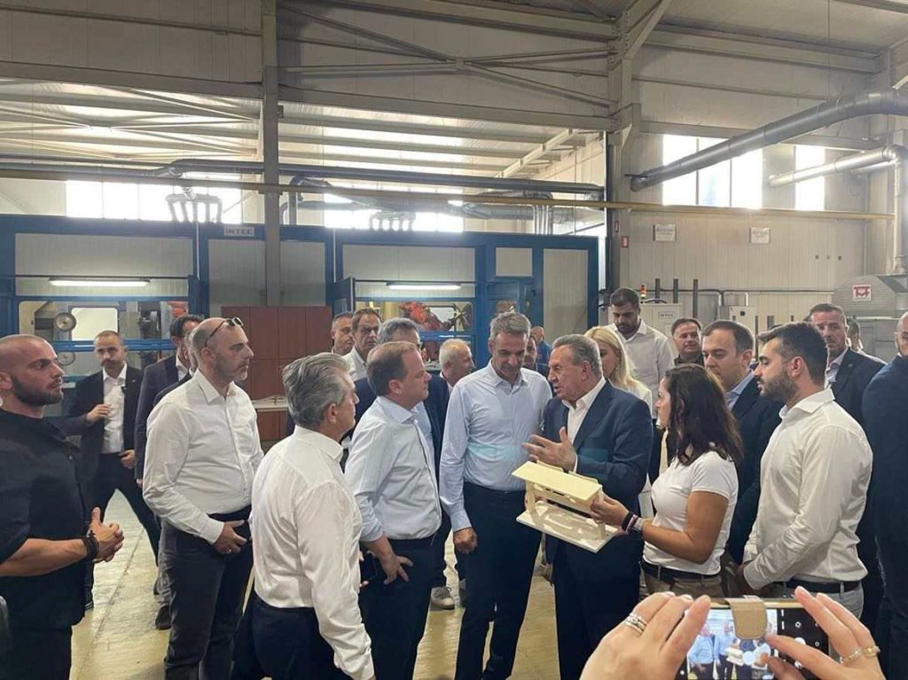 Μητσοτάκης από Σέρρες: Μειώσαμε την ανεργία και δημιουργήθηκαν καλά πληρωμένες θέσεις εργασίας