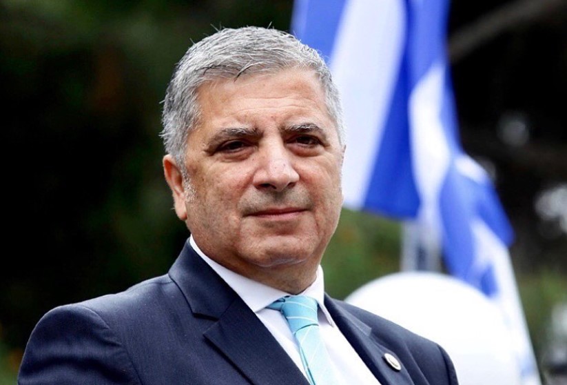 Παράδοση απορριμματοφόρων και καφέ κάδων συλλογής βιοαποβλήτων από τον περιφερειάρχη Αττικής