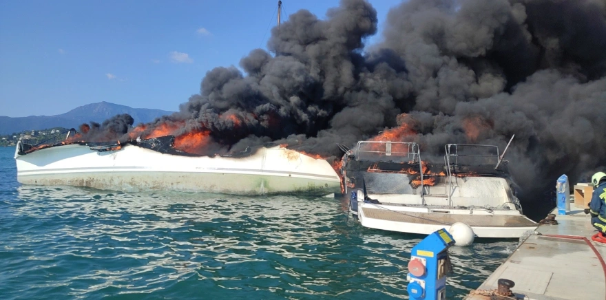 Κέρκυρα: Κάηκαν ολοσχερώς 4 σκάφη από τη φωτιά στη Μαρίνα Γουβιών – Συγκλονιστικές εικόνες