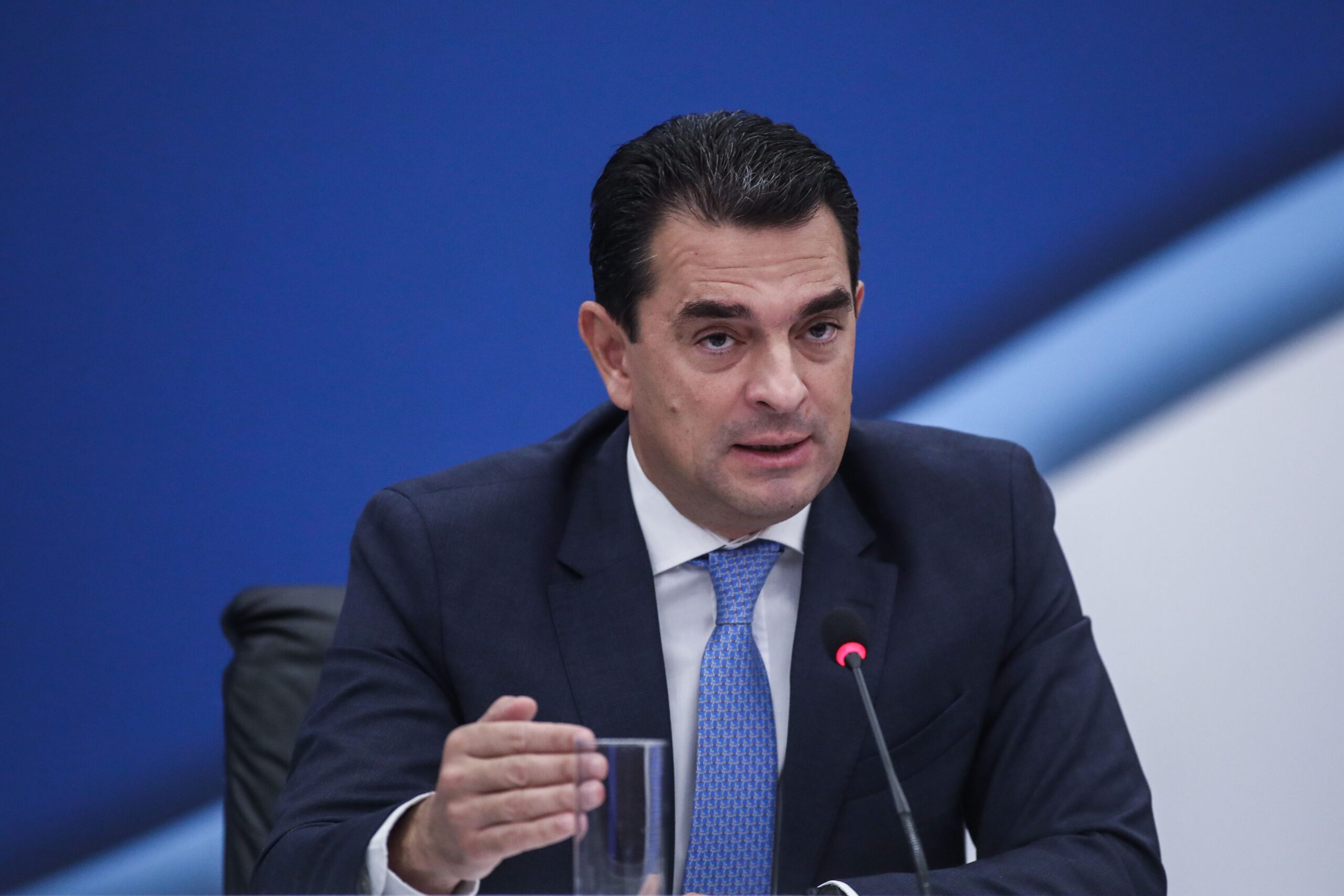 Σκρέκας: Η τιμή πετρελαίου ξεκινάει στο 1,31 – Ερχεται επιδότηση για το πετρέλαιο κίνησης