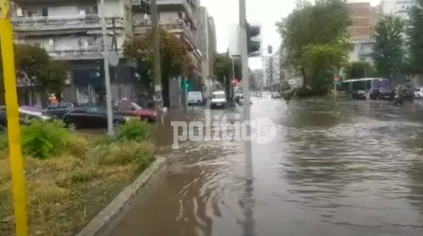 Θεσσαλονίκη: «Πνίγηκε» ο Βαρδάρης από την έντονη βροχόπτωση – Πτώσεις δέντρων στο κέντρο της πόλης (pic & vids)