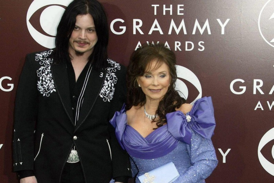 «Έφυγε» από τη ζωή η θρυλική τραγουδίστρια Loretta Lynn