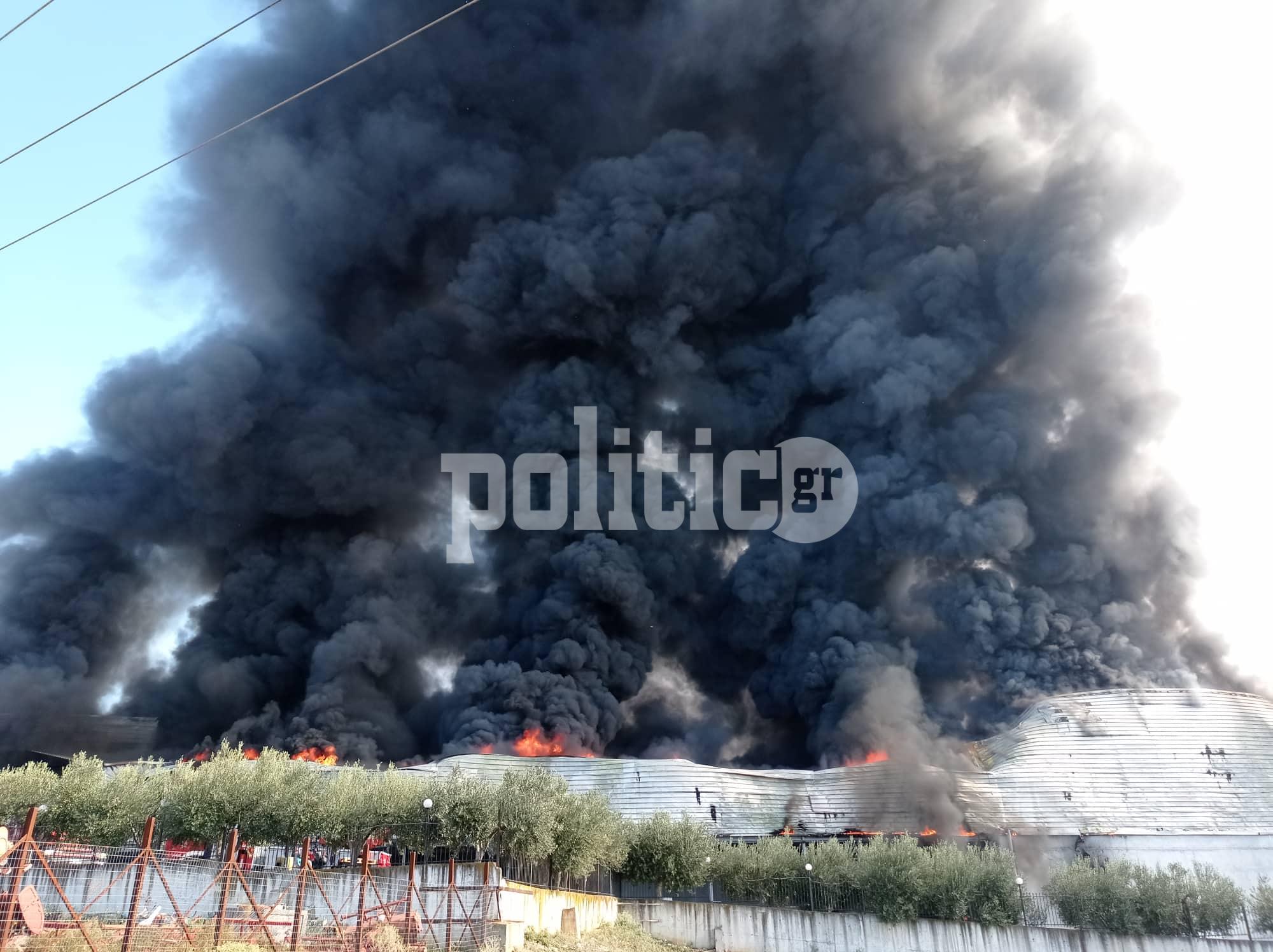 Θεσσαλονίκη: Φωτιά σε επιχείρηση στο Δερβένι – Ορατός από μακριά ο καπνός (pics & vid)