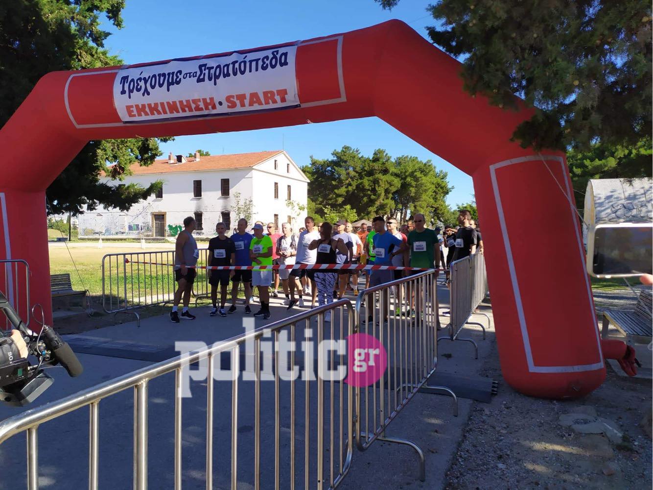 Άρχισε ο μεγάλος αγώνας δρόμου της δυτικής Θεσσαλονίκης “Τρέχω στα στρατόπεδα” (pics & vids)