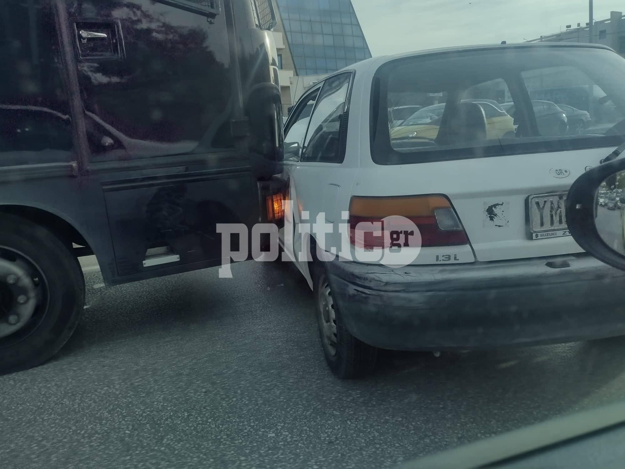 Θεσσαλονίκη: Κλούβα της ΕΛΑΣ συγκρούστηκε με ΙΧ