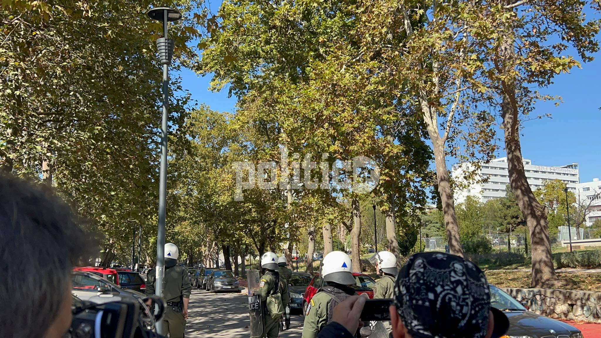 ΑΠΘ: Επεισόδια με πετροπόλεμο και φωτοβολίδες (vid)