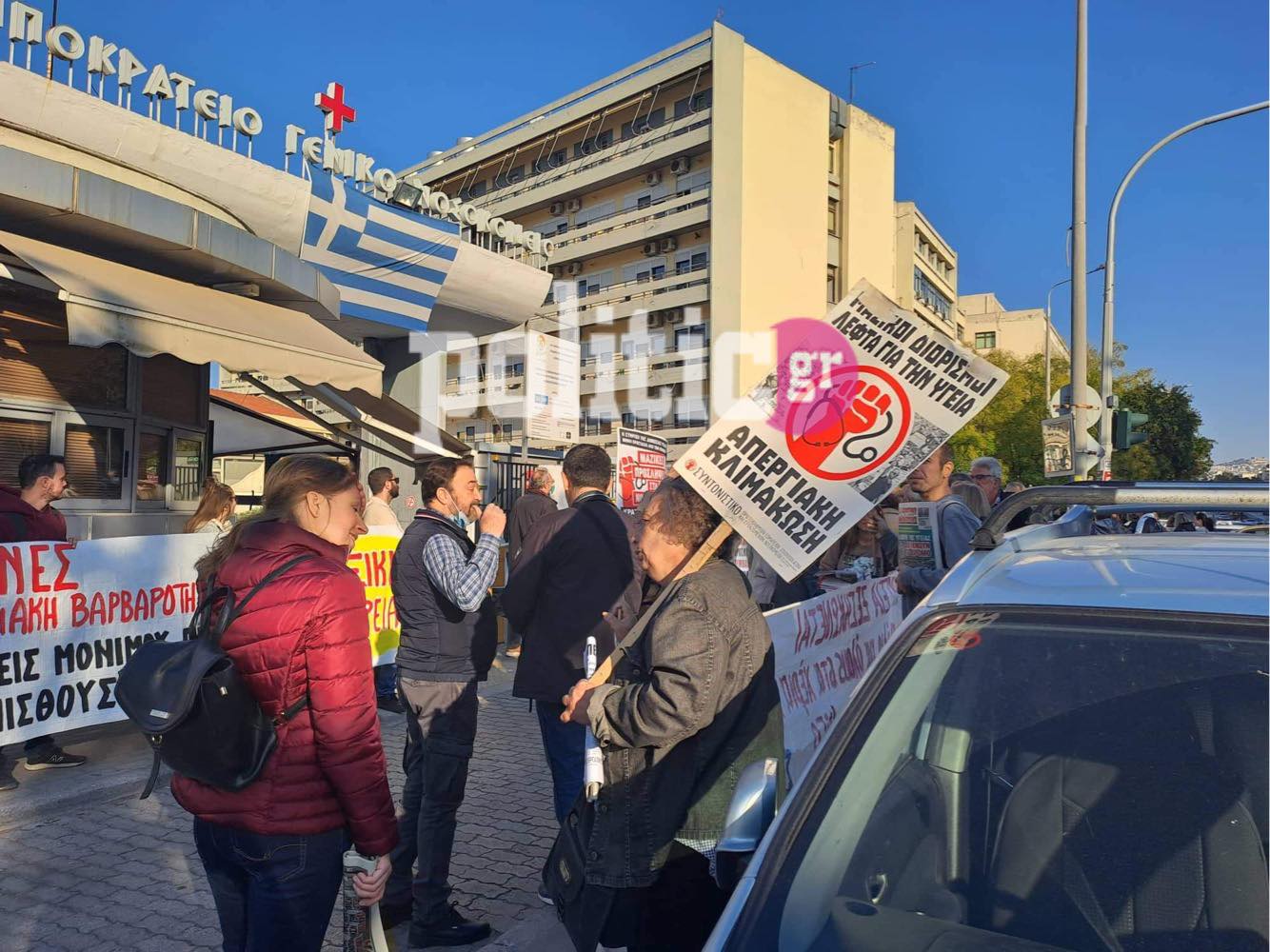Θεσσαλονίκη: Συγκέντρωση υγειονομικών έξω από το Ιπποκράτειο νοσοκομείο (pics & vids)