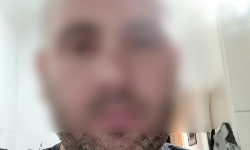 «Με ακολούθησε μέχρι το διαμέρισμά μου, κατέβασε το παντελόνι και αυνανιζόταν» λέει η τρίτη καταγγέλλουσα για τον 45χρονο βιαστή με το τατουάζ