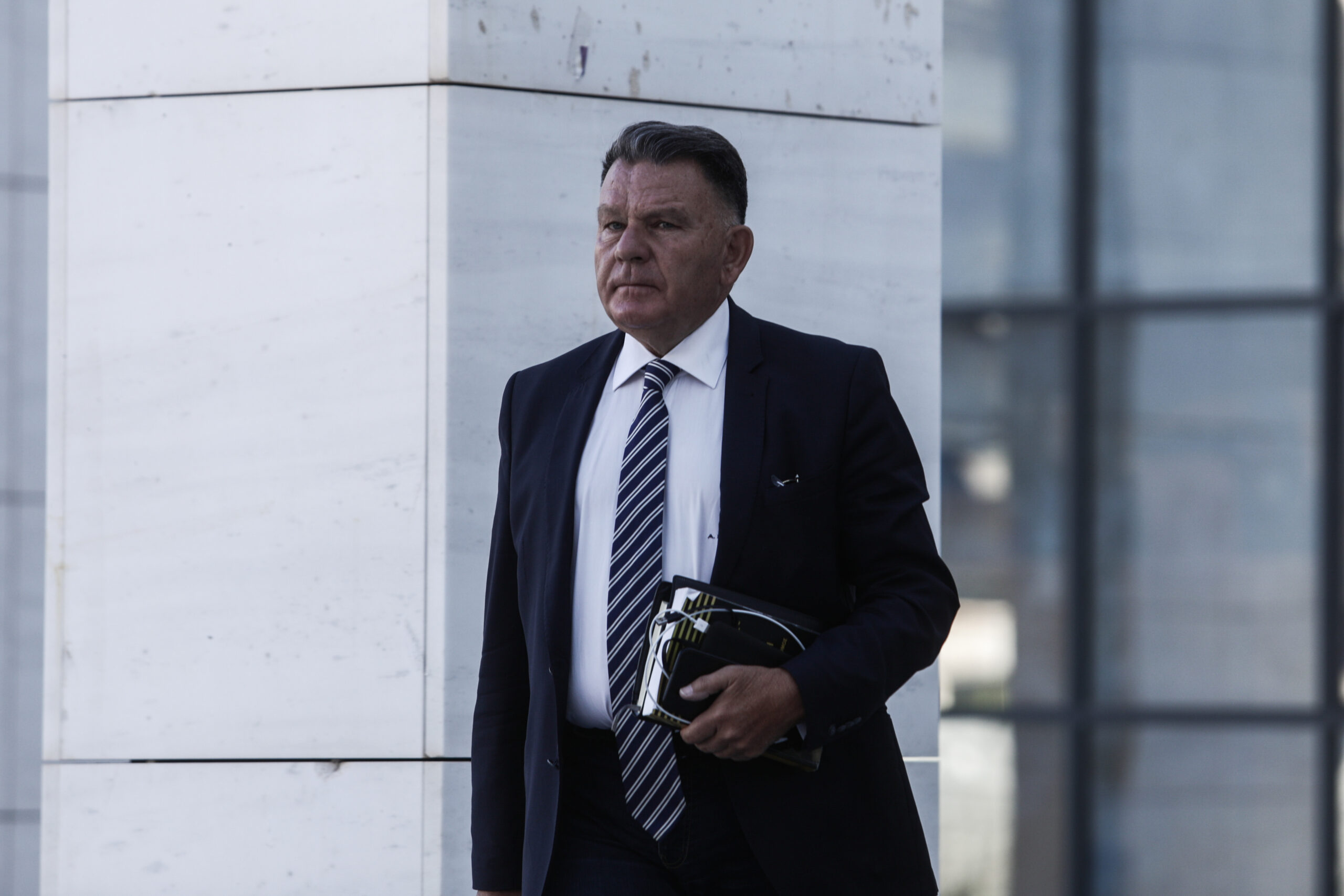 Αλ. Κούγιας: Ο αστυνομικός δεν ήθελε να πυροβολήσει τον 16χρονο – Η σφαίρα είναι εκτός βολής (vids)