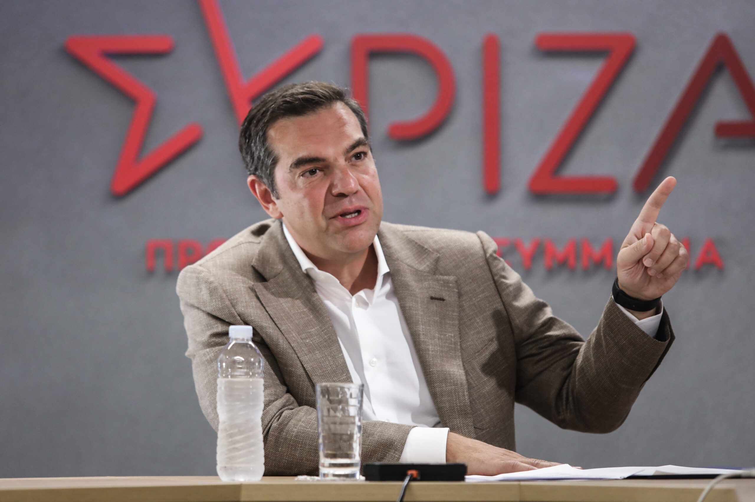 Α. Τσίπρας στην Πολιτική Γραμματεία του ΣΥΡΙΖΑ: Όλοι μαζί πρέπει να τραβήξουμε κουπί – Μη βάζουμε εμπόδια στους εαυτούς μας