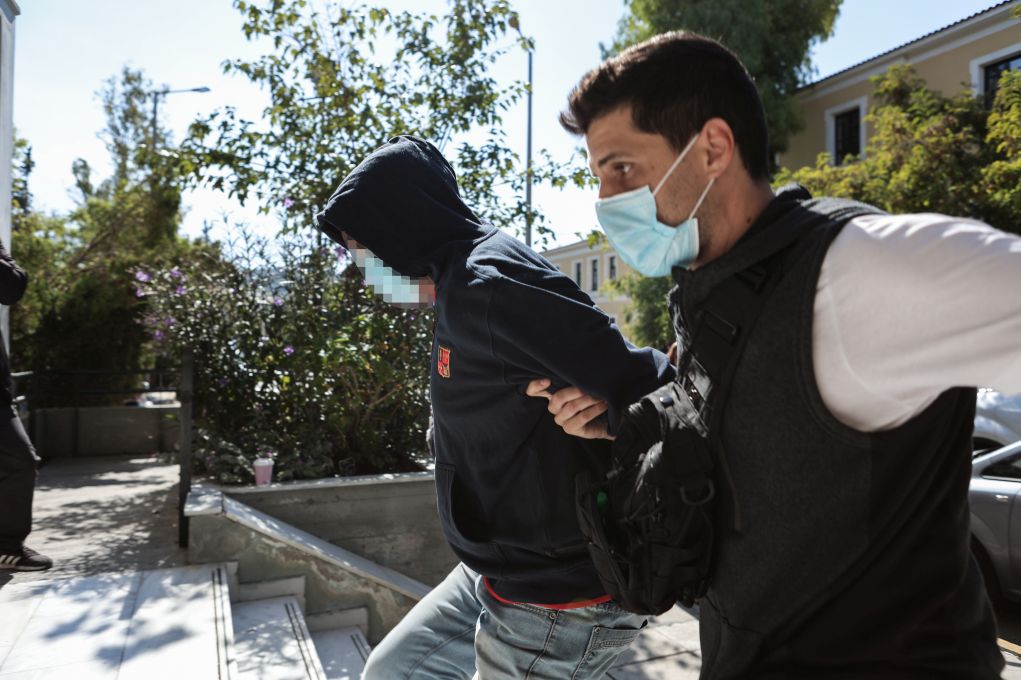 Κολωνός: Σε διάφορες τοποθεσίες εξέδιδε ο Μίχος την 12χρονη