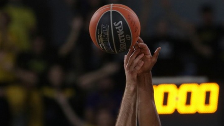 Ένταση στο ΑΕΚ – Παναθηναϊκός: Υπό επιτήρηση τέθηκε αστυνομικός για άσεμνες χειρονομίες