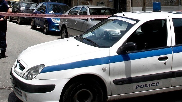 44χρονος έκλεψε χρήματα, τραπεζικές κάρτες και κοσμήματα από 62χρονη