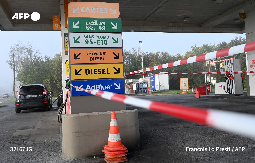 Γαλλία: Επιτάσσει προσωπικό μετά από πολυήμερη απεργία σε διυλιστήρια