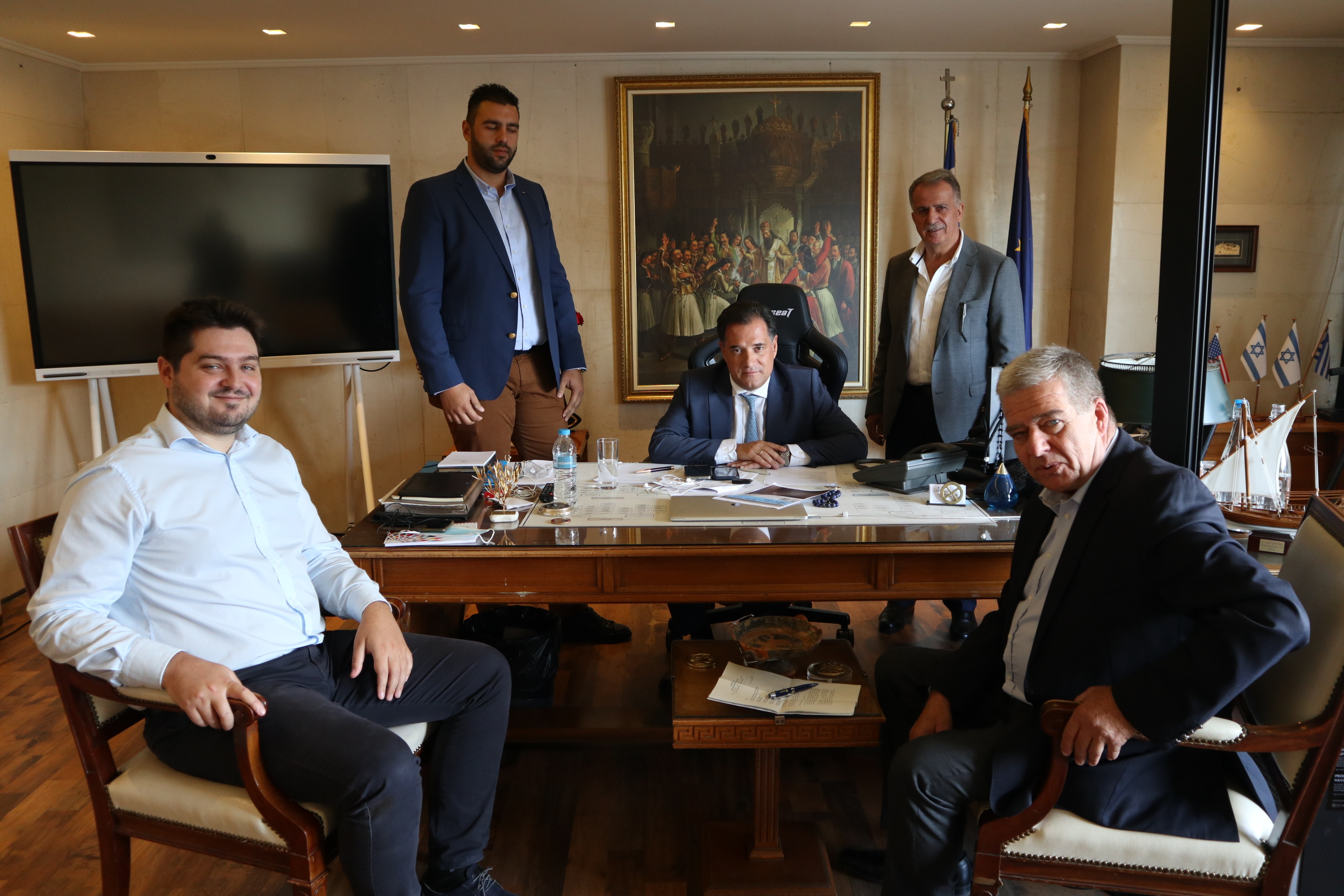Γεωργιάδης: Συνάντηση με εκπροσώπους των βενζινοπωλών και αρτοποιών είχε ο υπουργός Ανάπτυξης