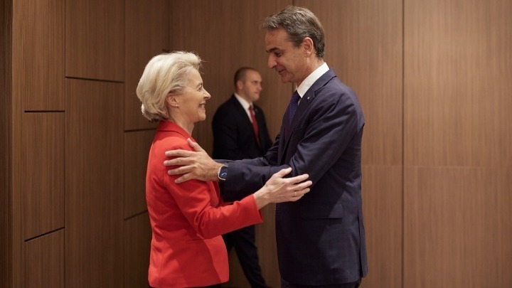 Φον ντερ Λάιεν για συνάντηση με Μητσοτάκη: «Μαζί θα εργαστούμε για τη μείωση των υψηλών τιμών της ενέργειας»